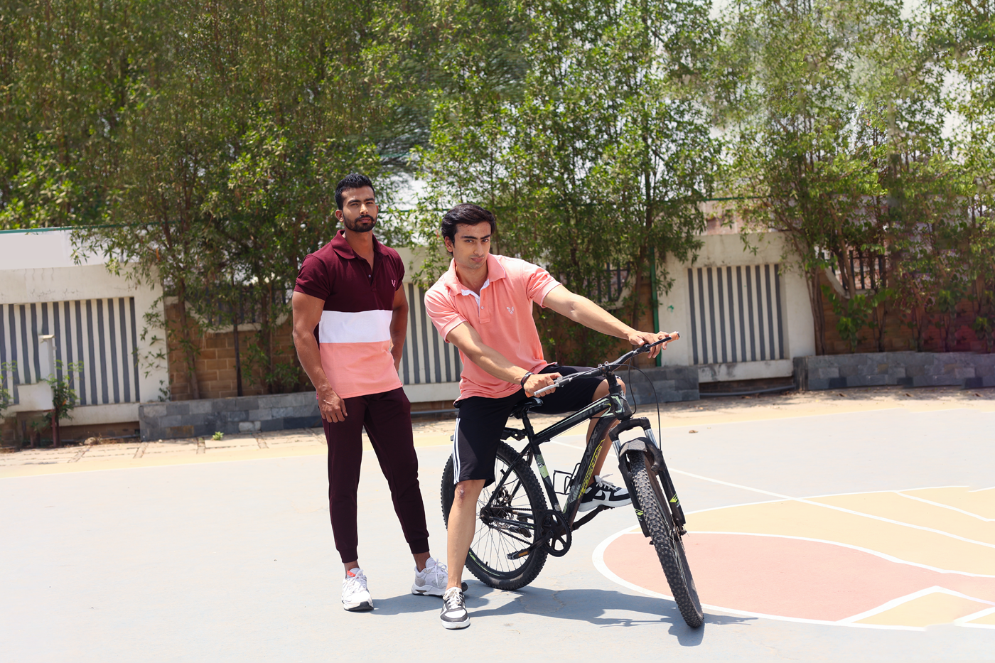 Uzarus fashion and clothing