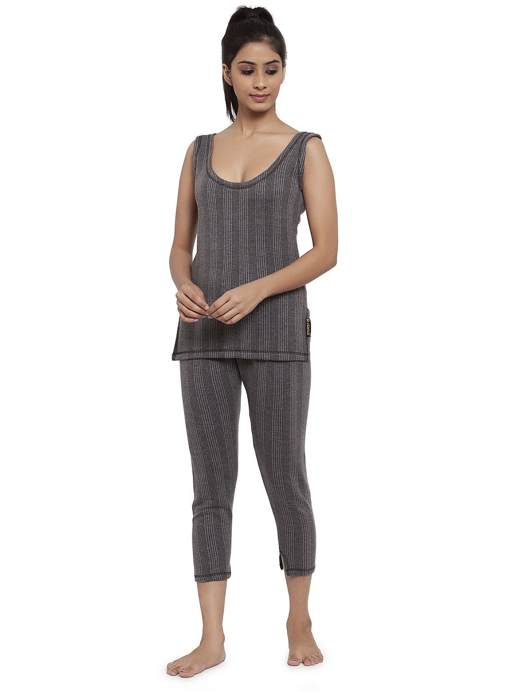 Women's Sleeveless Thermal Top And Lower Set