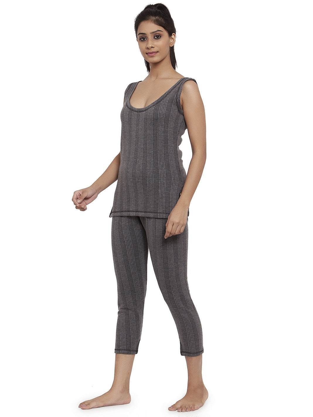 Women's Sleeveless Thermal Top And Lower Set